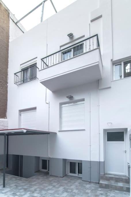 Downtown Rare And Modern Two Storey Building Atenas Exterior foto